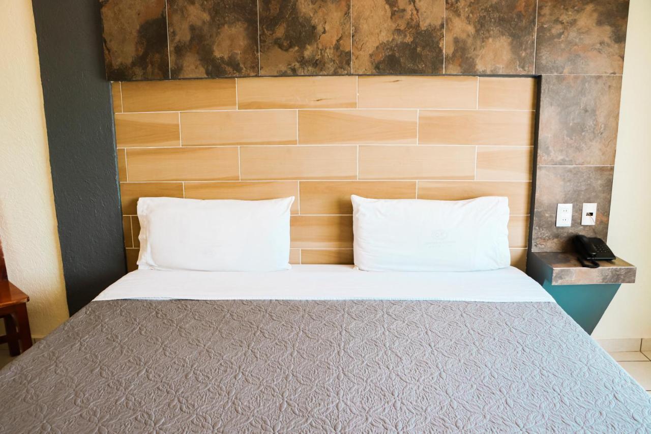 Tecomán Hotel Gina מראה חיצוני תמונה