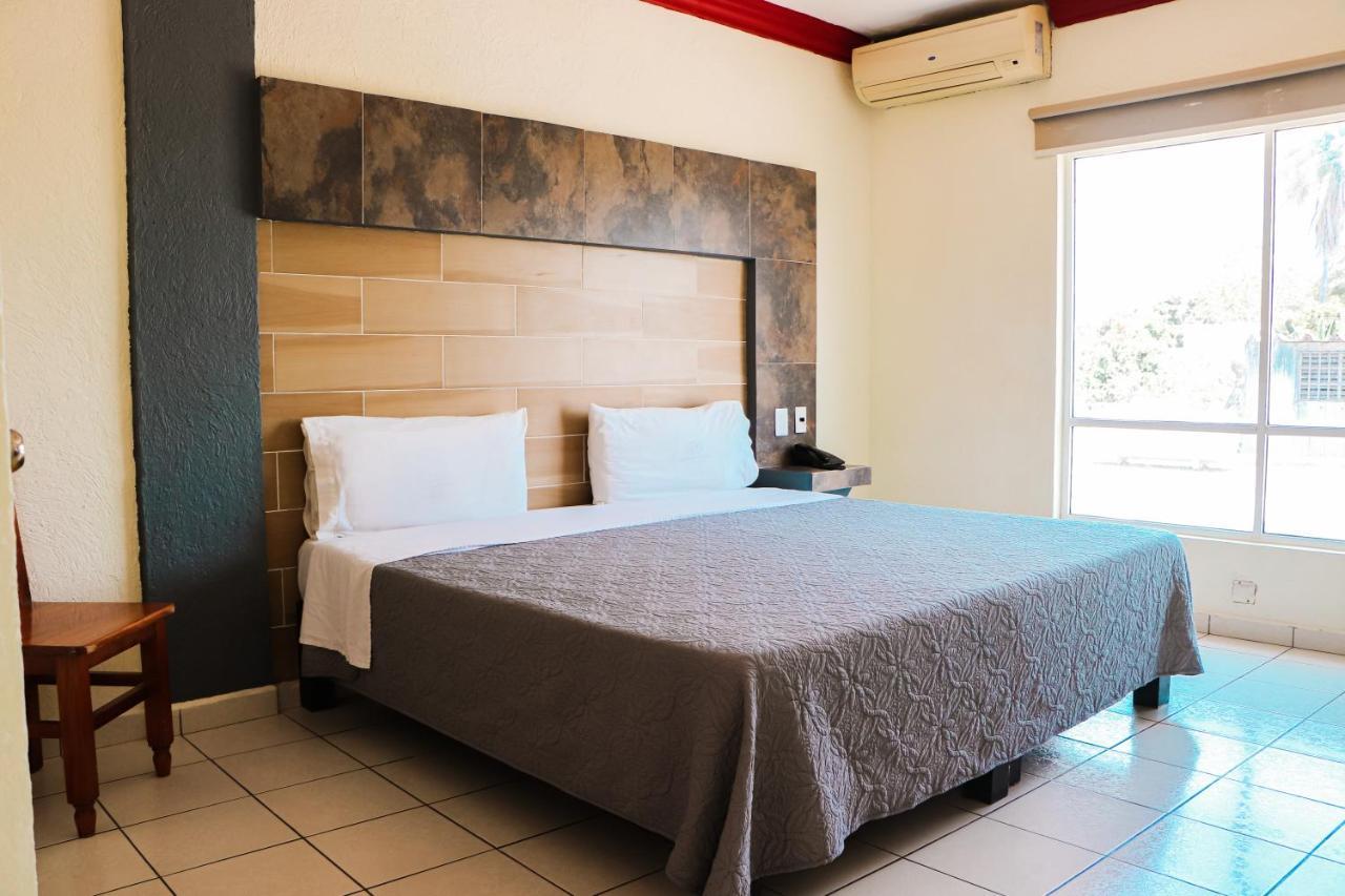 Tecomán Hotel Gina מראה חיצוני תמונה