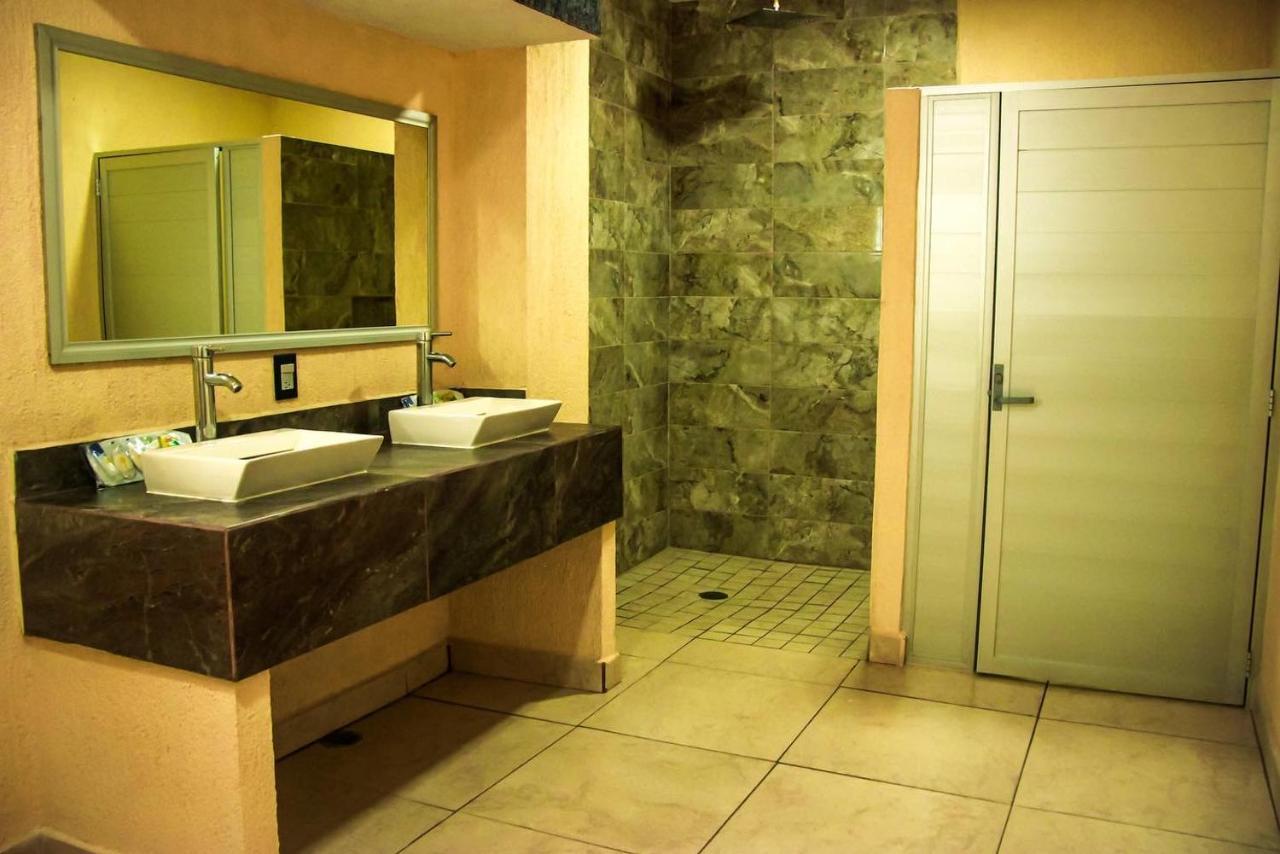 Tecomán Hotel Gina מראה חיצוני תמונה