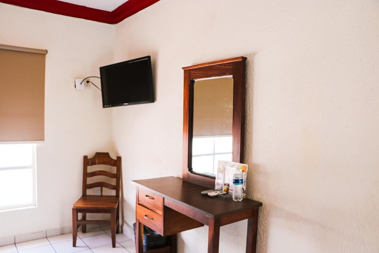 Tecomán Hotel Gina מראה חיצוני תמונה